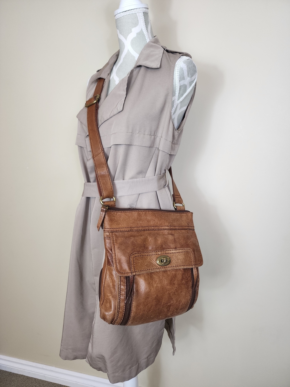 ​Fossil Stanton Traveler Lamb Hide Leather Messenger Crossbody Bag Cognac Brown